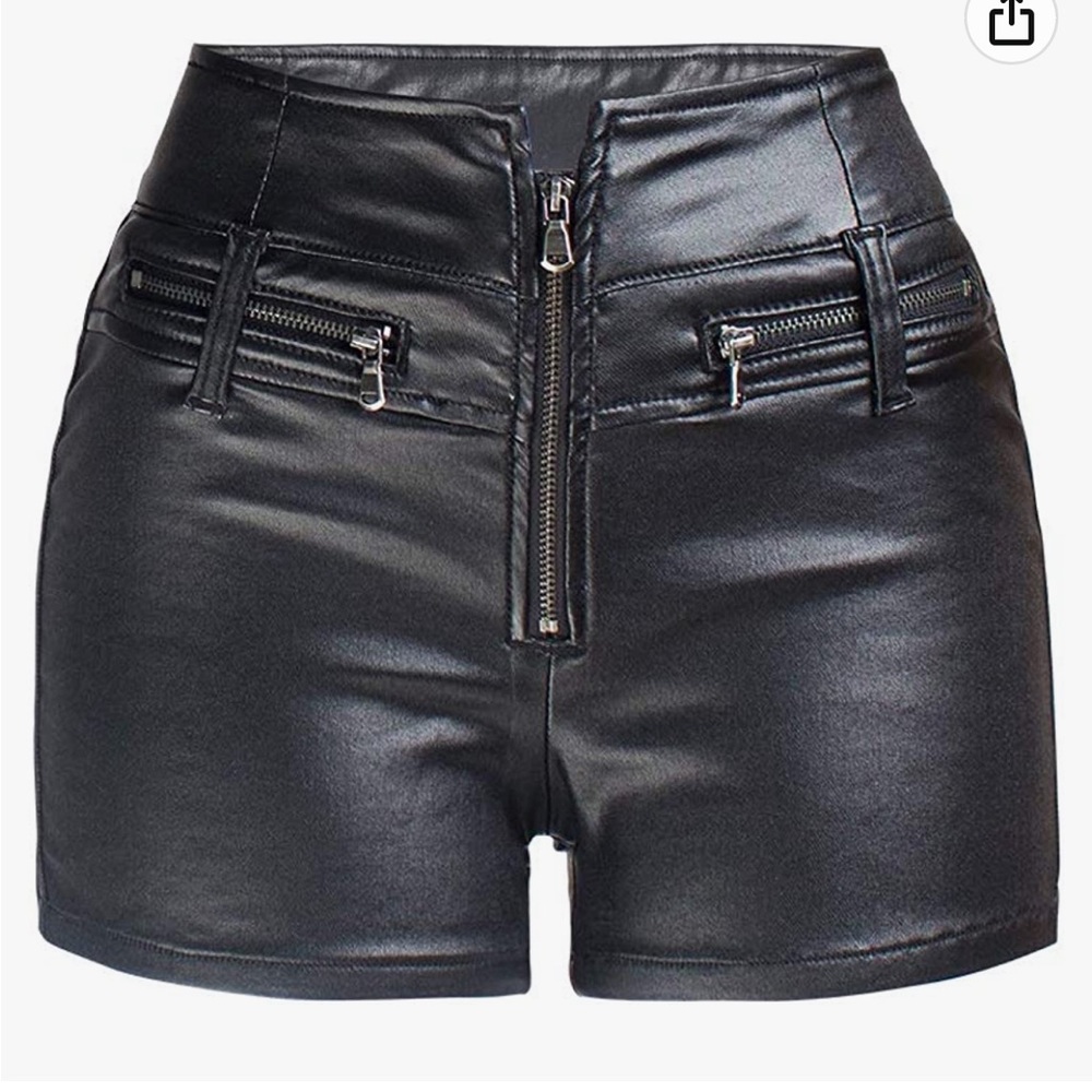 FAUX LEATHER HIGHWAISTED SHORTS
